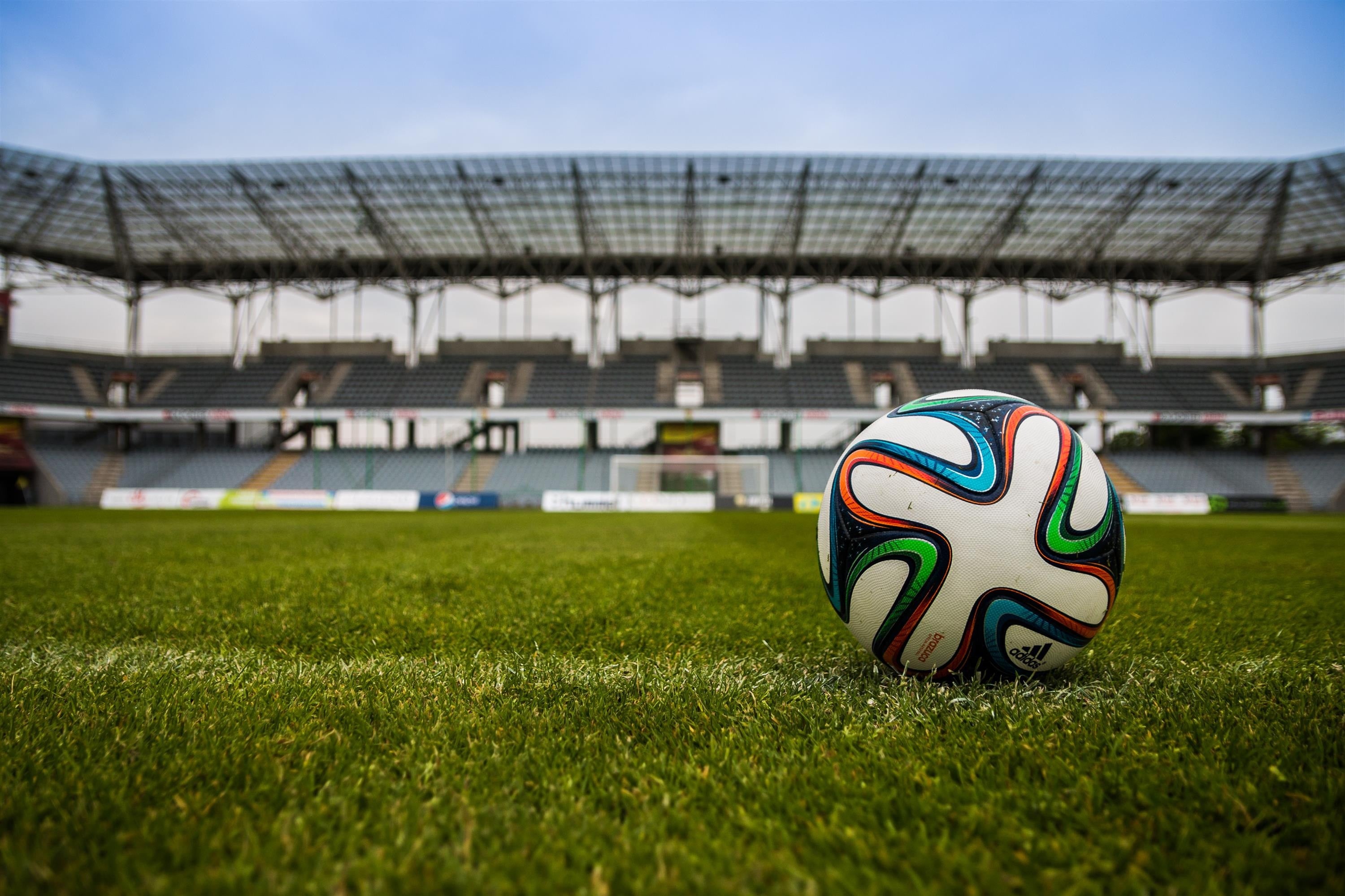 jarmoluk-football-488714.jpg